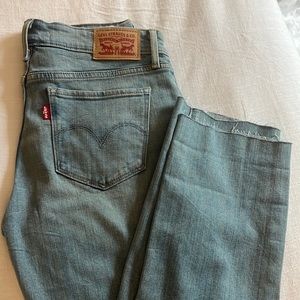 Levi’s Jeans. 712 Slim. Size 28.